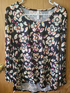 LuLaRoe Lynnae Black Floral Confetti Print Top